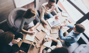 Skuteczna komunikacja w zespole – najważniejsze zasady