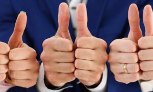 Jak doceniać i chwalić pracowników?